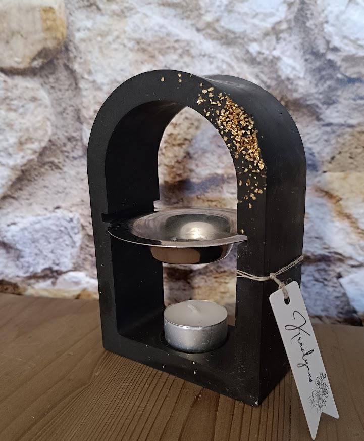 Brûle parfum arrondi noir et or.