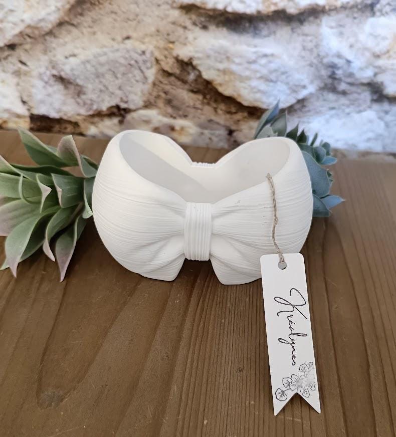 Vase blanc forme noeud