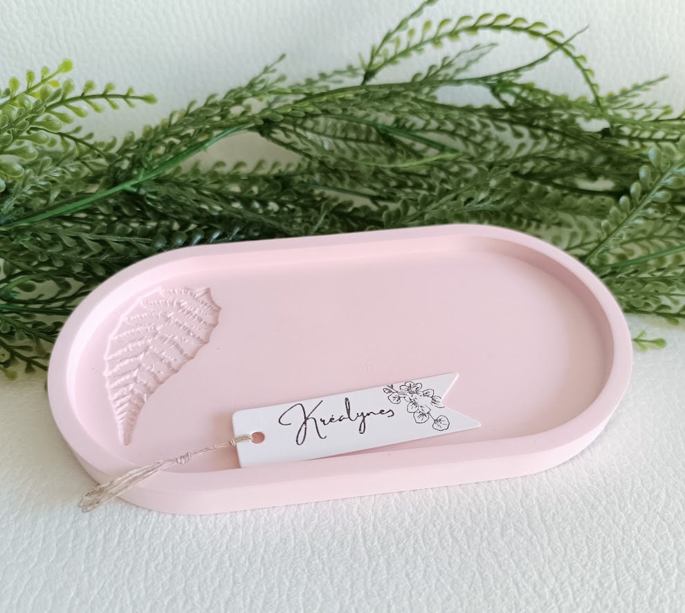 Plateau de rangement rose clair motif feuille.
