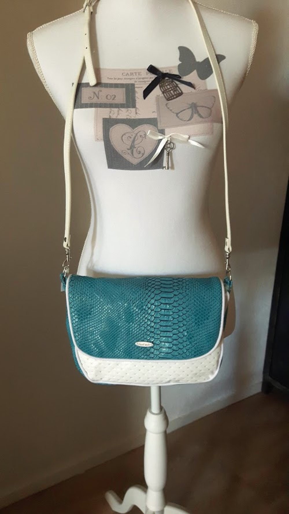 Sac bandoulière simili blanc et turquoise