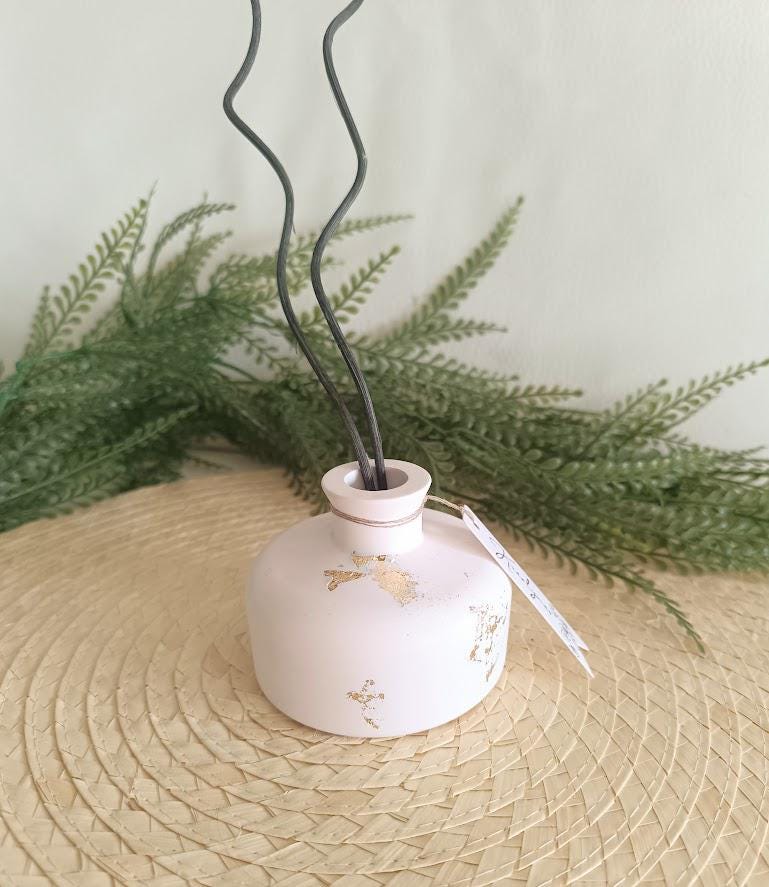 Petit vase diffuseur de parfum blanc et or