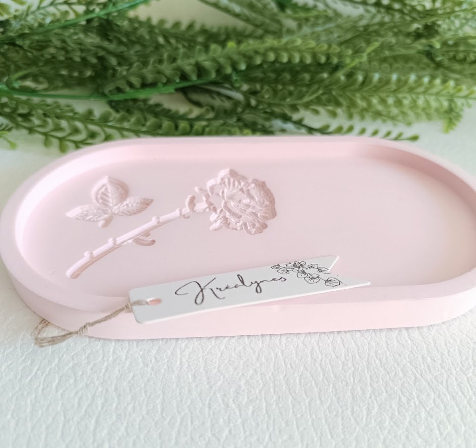 Plateau de rangement rose clair motif rose.