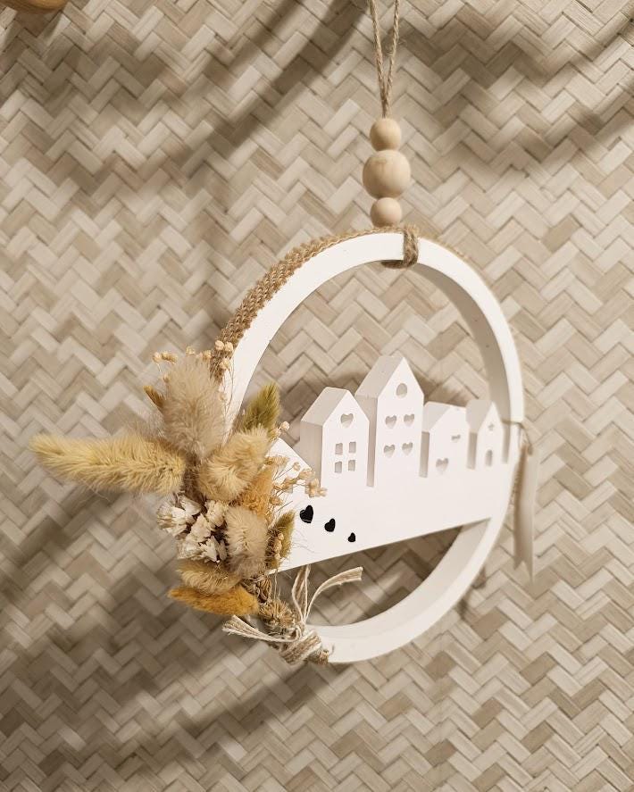 Décoration murale maisonnettes et fleurs séchées