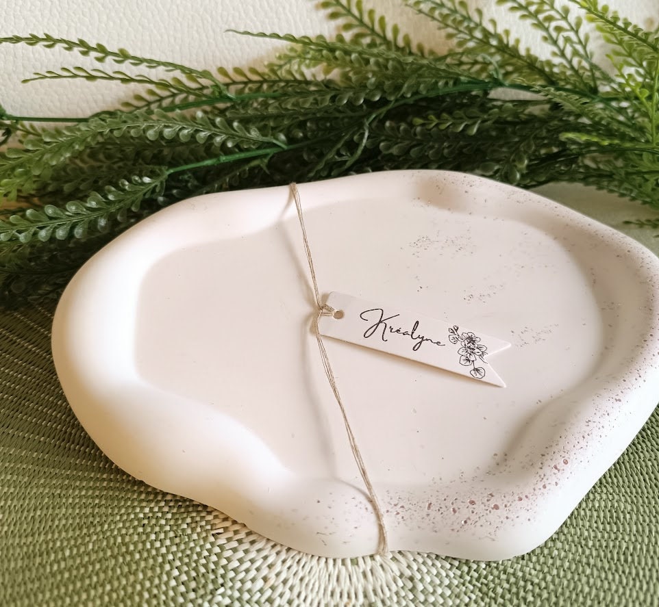 Plateau de rangement blanc et rose