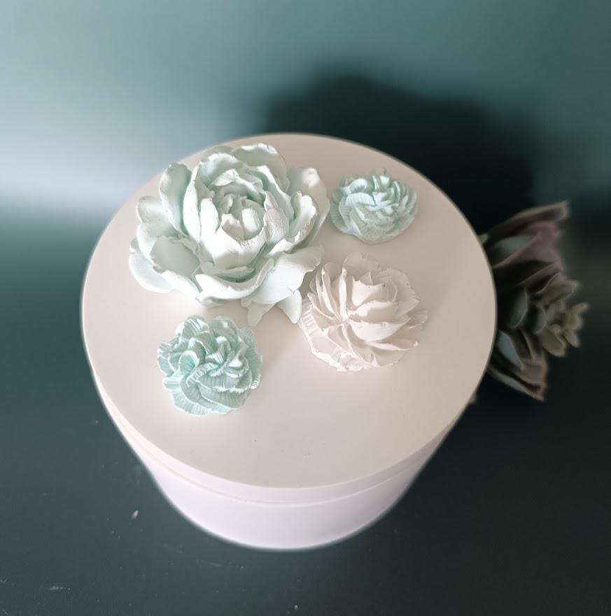 Boîte de rangement banche, fleurs blanches et turquoises