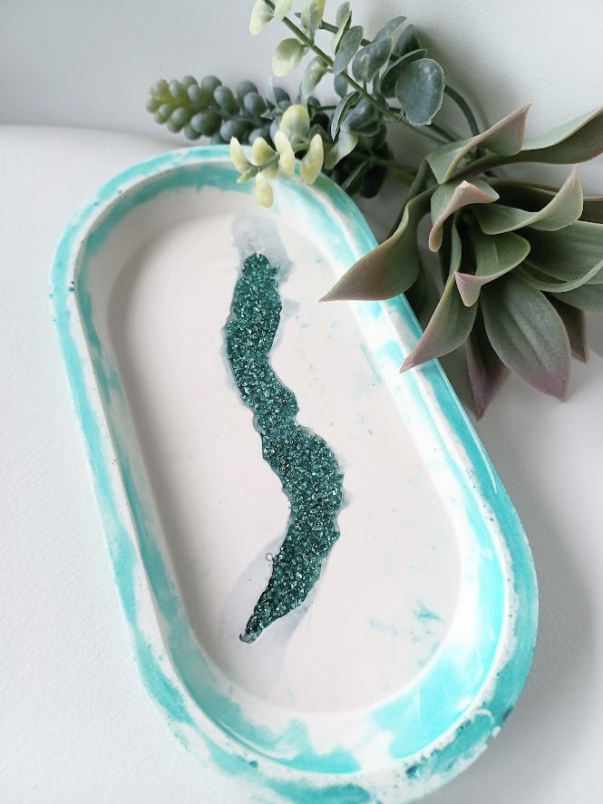 Plateau de rangement en jesmonite blanc et turquoise