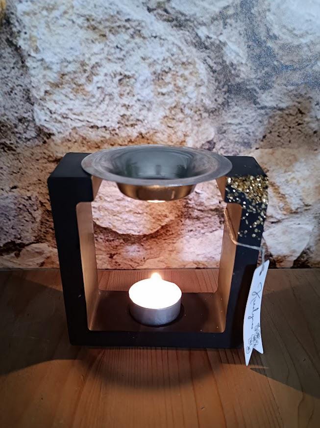 Brûle parfum carré noir et or.