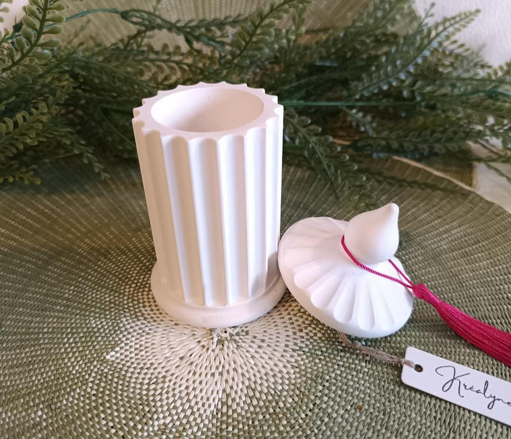 Boîte de rangement banche.