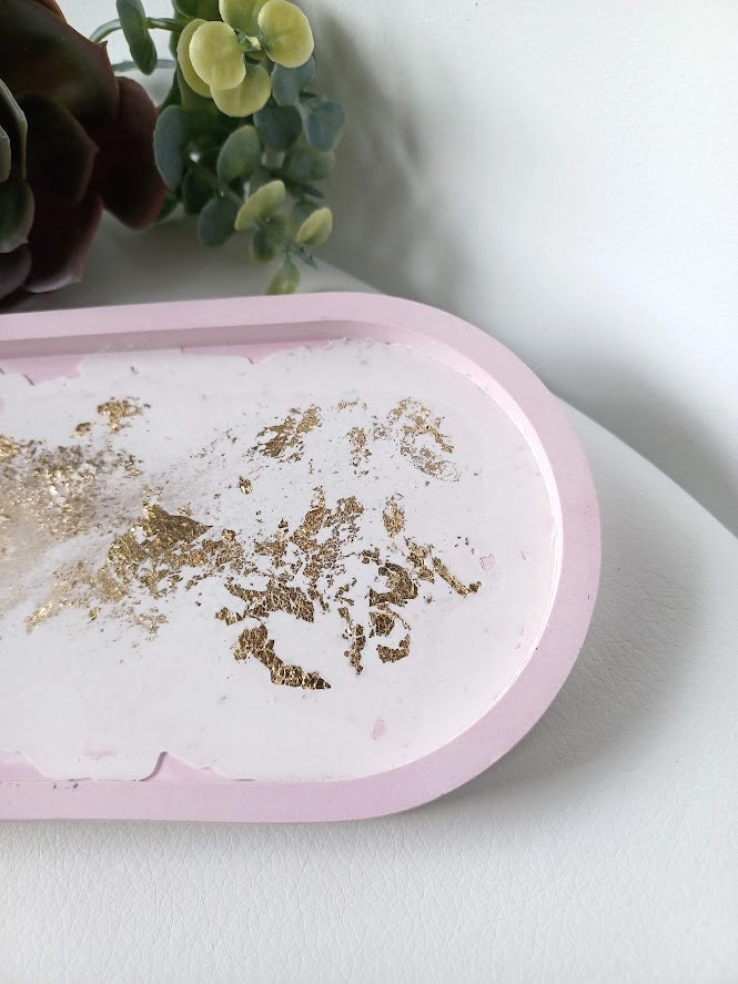 Plateau de rangement oval rose et blanc