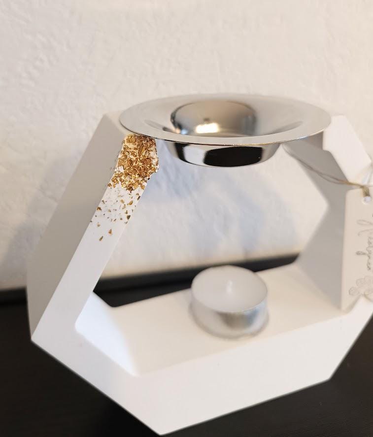 Brûle parfum losange blanc et or.