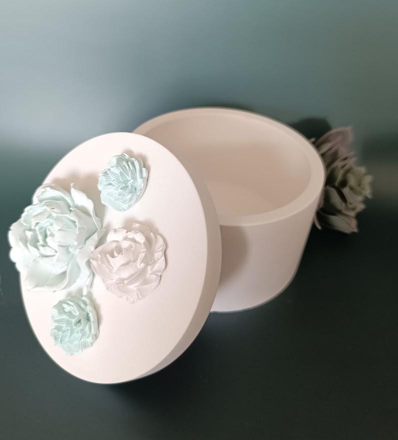 Boîte de rangement banche, fleurs blanches et turquoises