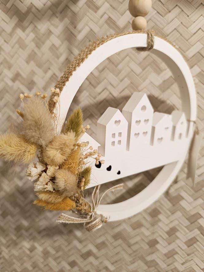 Décoration murale maisonnettes et fleurs séchées