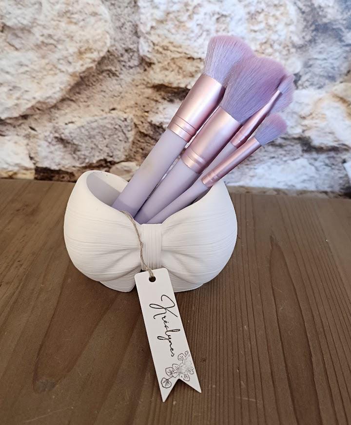 Vase blanc forme noeud